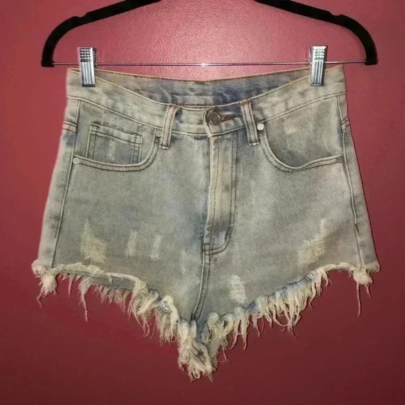 UNIF Shorts - Picture 2 of 6